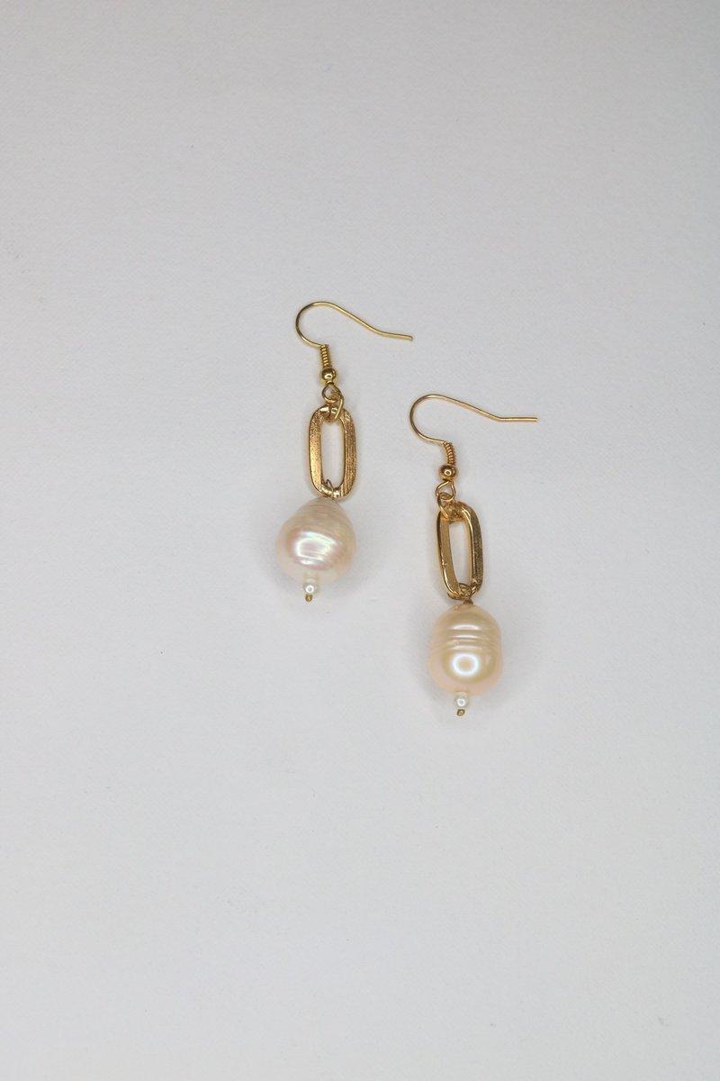 Pearl Stone Earring - FHMax.com